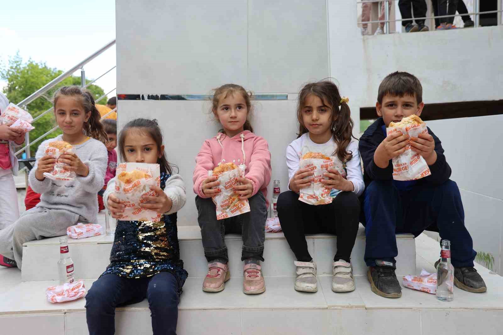 Öğrenciler istedi, hayırsever vatandaş gerçekleştirdi