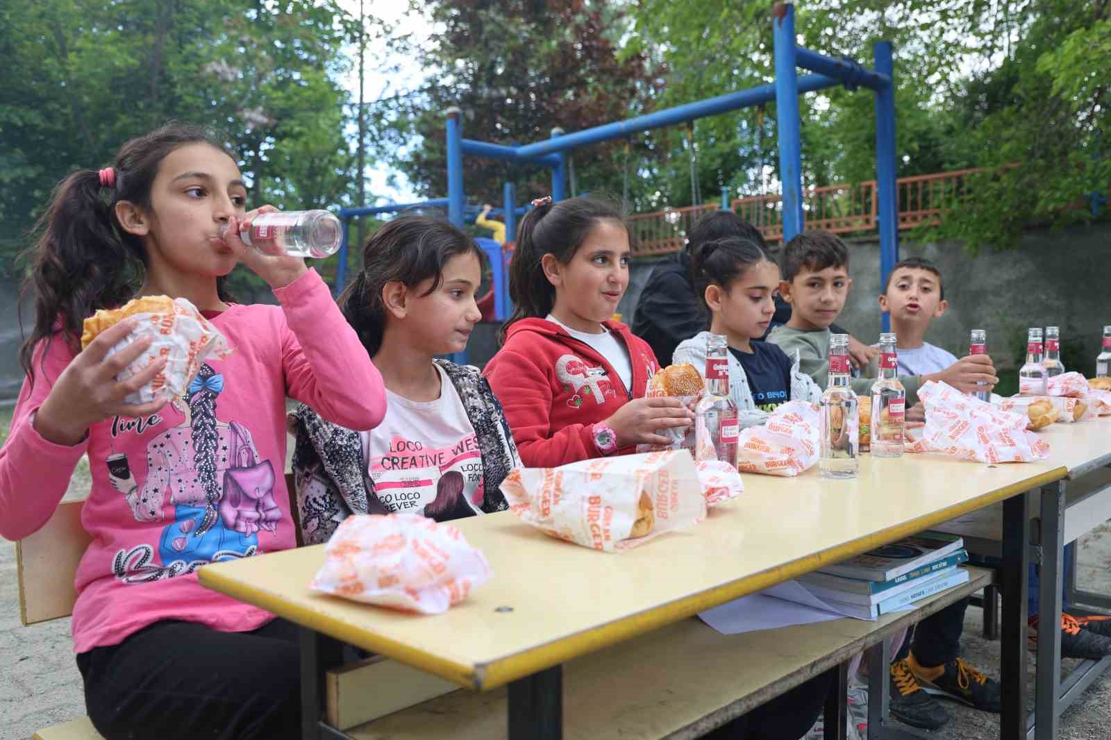 Öğrenciler istedi, hayırsever vatandaş gerçekleştirdi