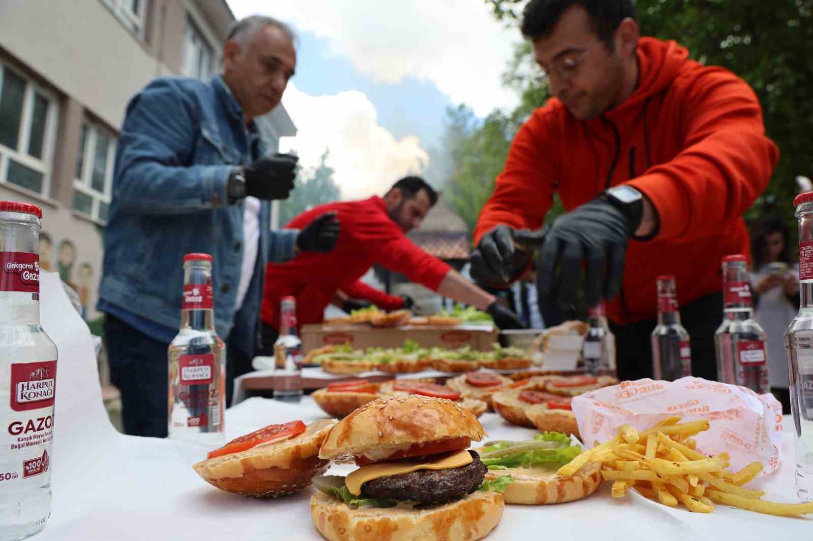 Öğrenciler istedi, hayırsever vatandaş gerçekleştirdi