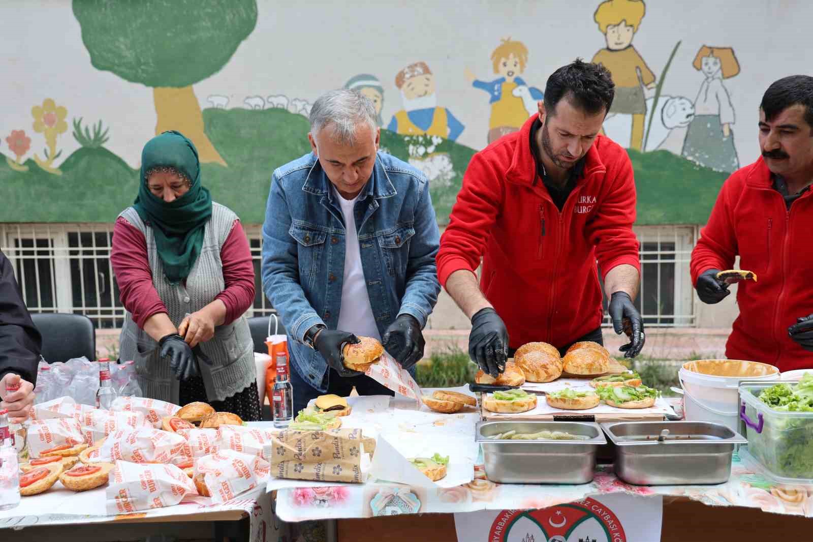 Öğrenciler istedi, hayırsever vatandaş gerçekleştirdi