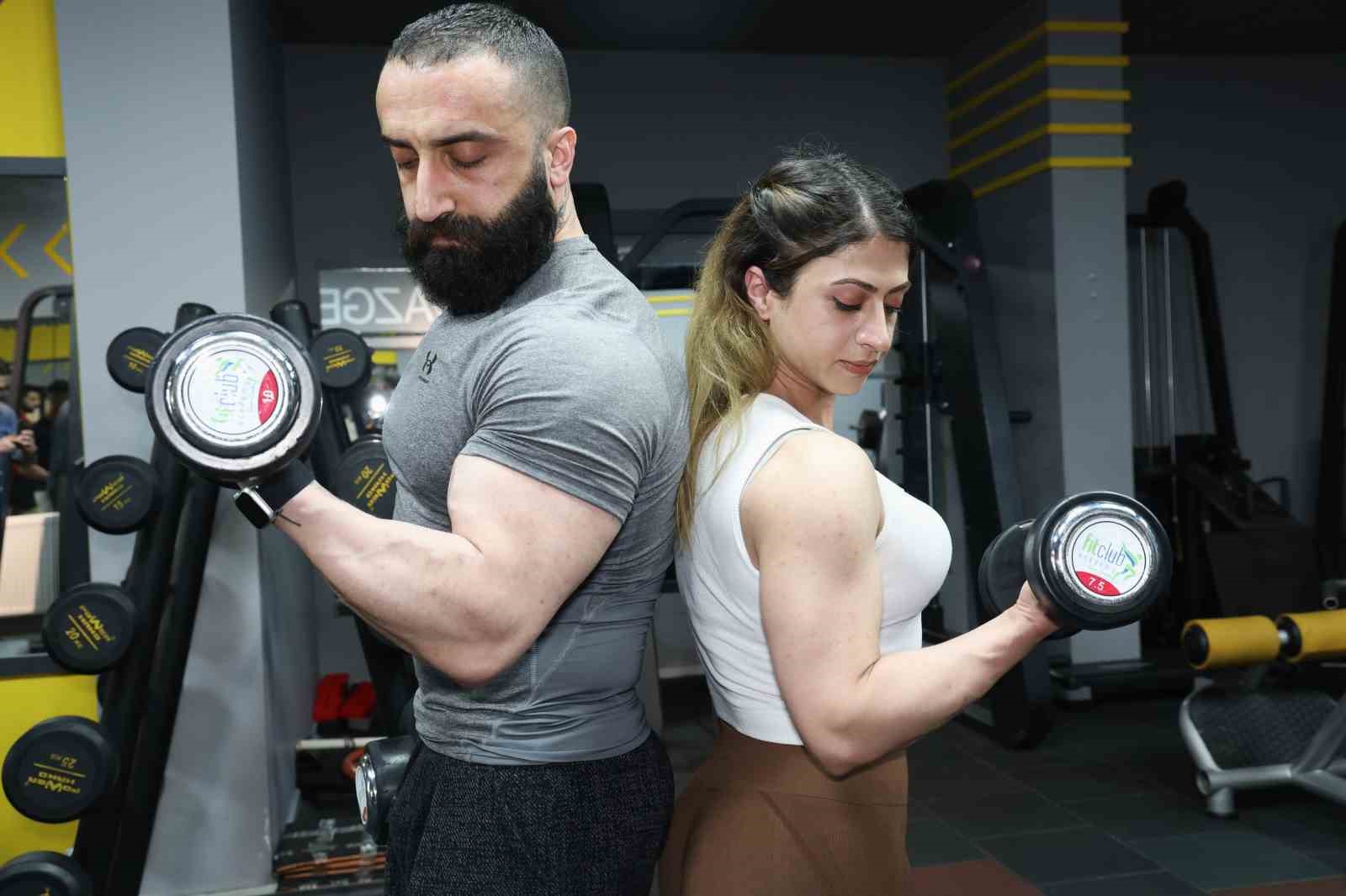 Fitness sporcusu sağlık çalışanı kadının başarı hikayesi görenleri hayran bıraktı