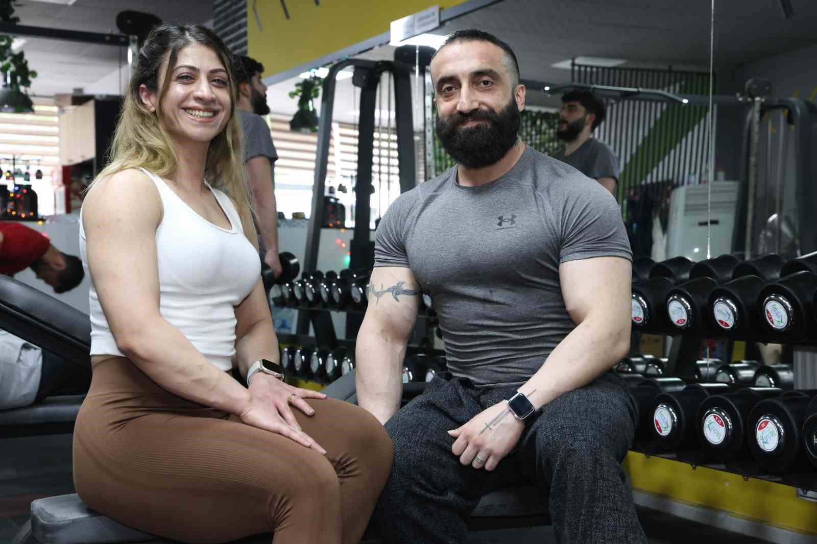 Fitness sporcusu sağlık çalışanı kadının başarı hikayesi görenleri hayran bıraktı