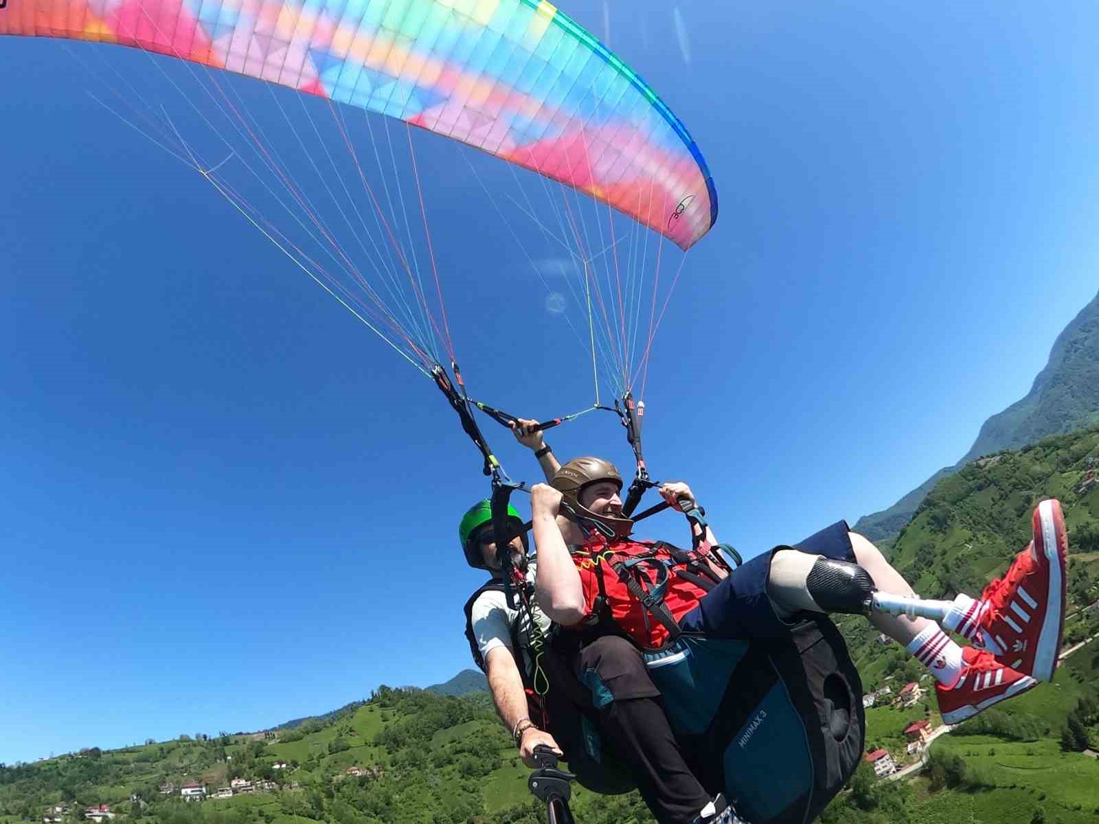 Engelli bireyler Artvin rüzgarında özgürlüğe kanat açtı