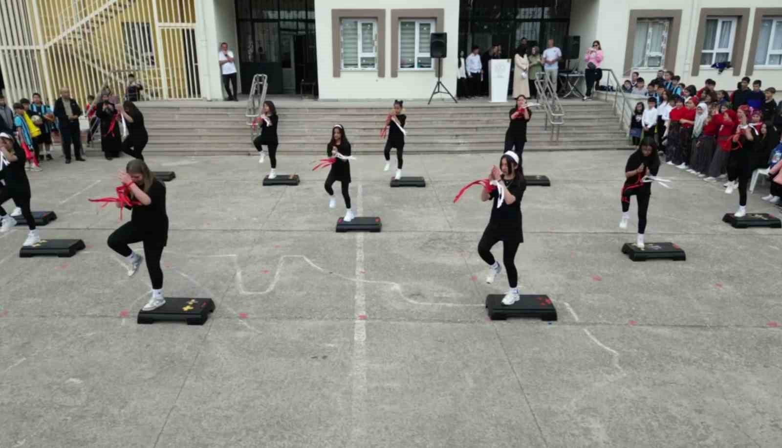 Öğrencilerden muhteşem 19 Mayıs gösterileri