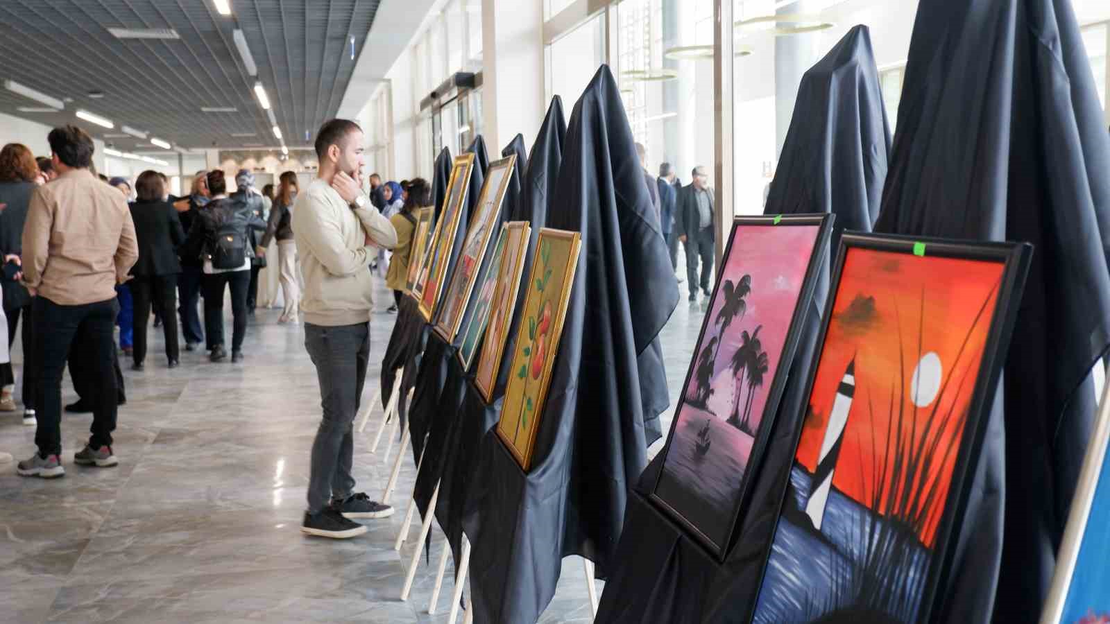 Psikiyatri hastalarından el sanatı sergisi