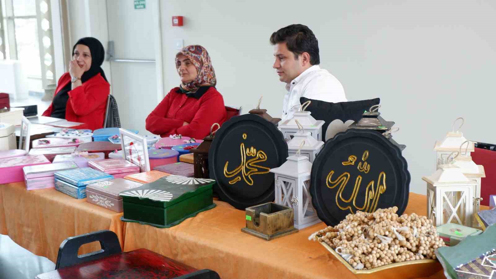 Psikiyatri hastalarından el sanatı sergisi