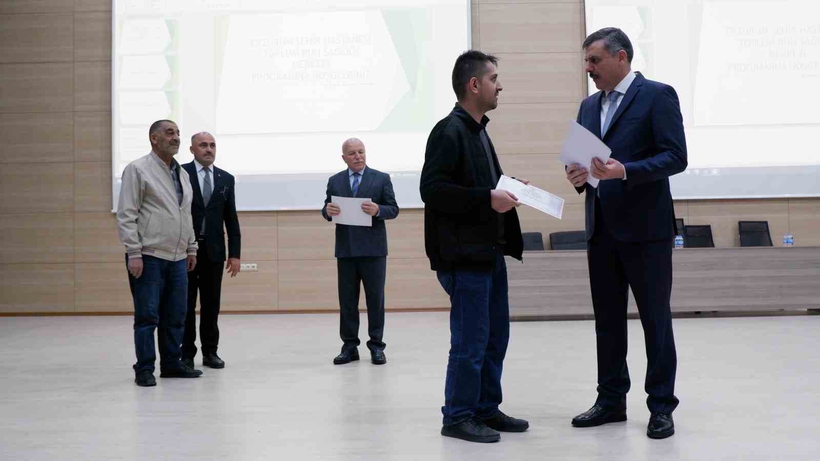 Psikiyatri hastalarından el sanatı sergisi