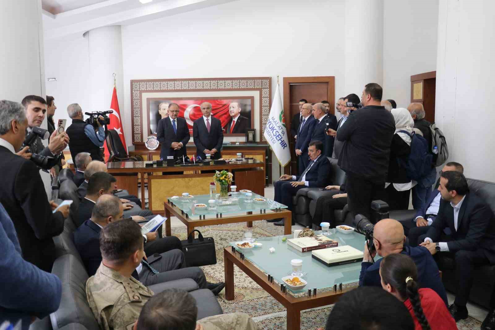 Bakan Özhaseki: 