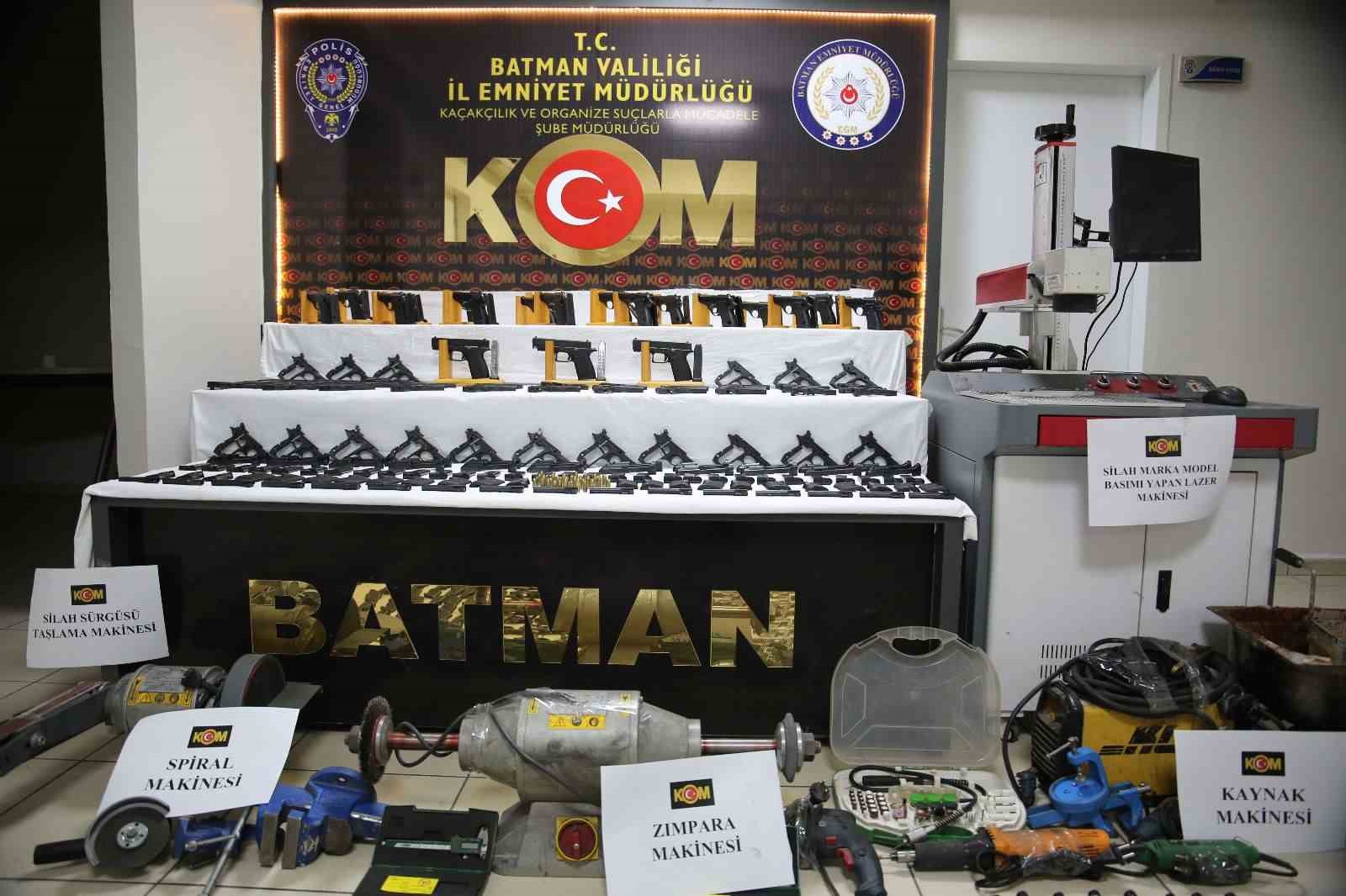 Batman’da yasa dışı silah ticaretine yönelik “Mercek-18” operasyonundan 121 ruhsatsız tabanca ele geçirildi, 4 şüpheli ise yakalandı