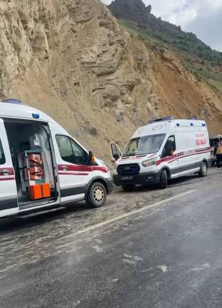 Kontrolden çıkan minibüs takla attı: 6 yaralı