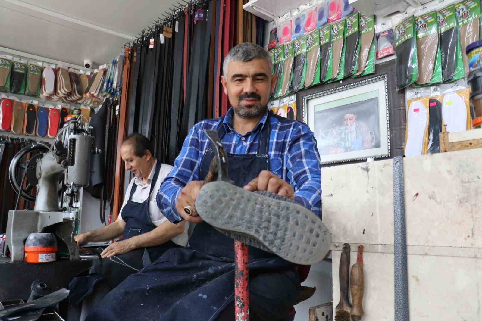 Malatyalı ’ayakkabı profesörü’nden, Cumhurbaşkanı Erdoğan’a özel ayakkabı