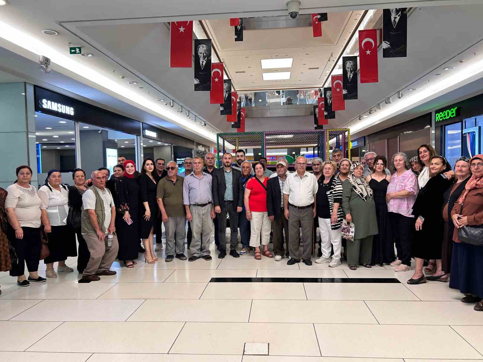 60 yaşından sonra fırçayı eline alan vatandaşlar ortaya sanat eserleri çıkardı