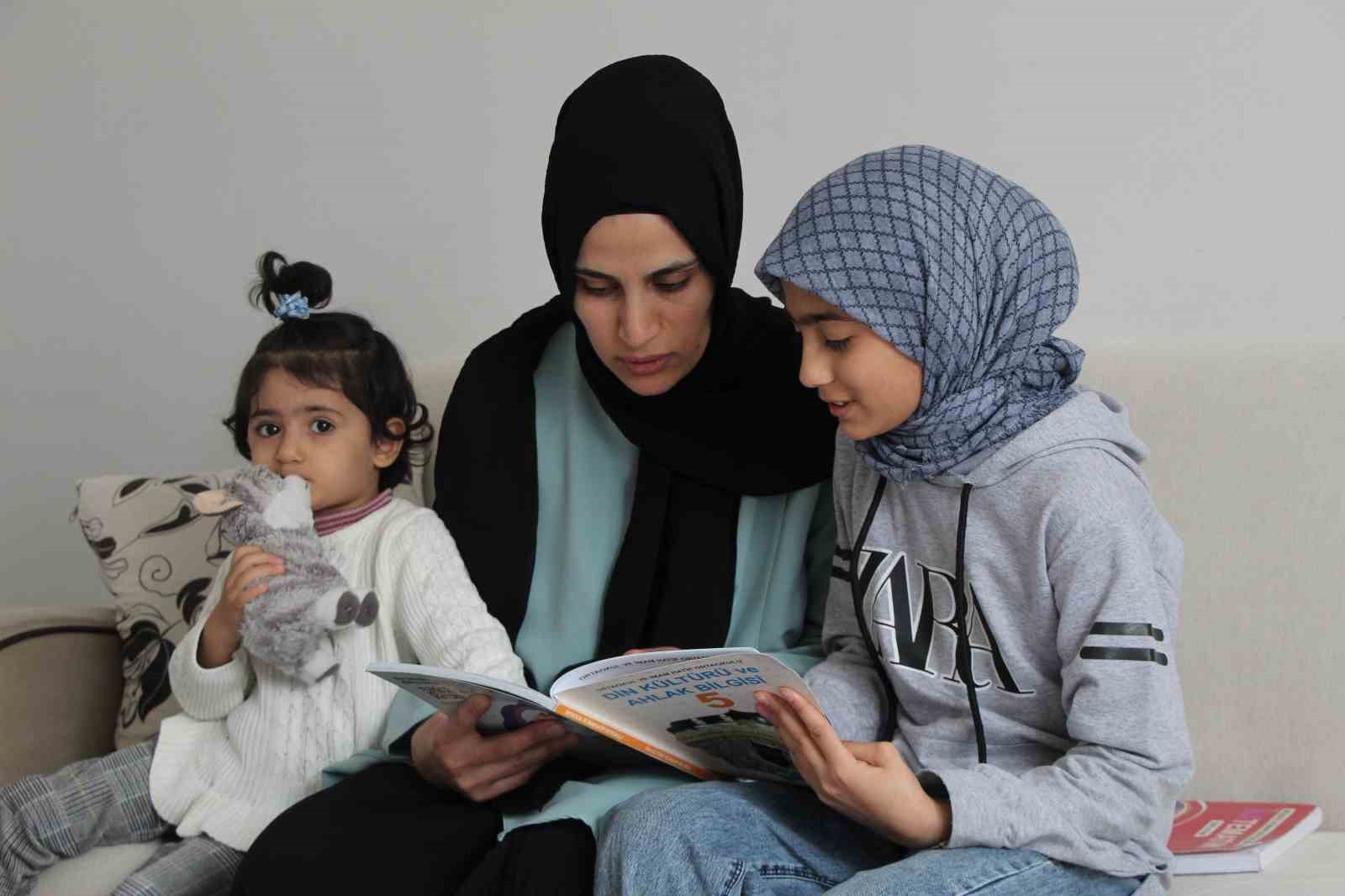 Gündüz evde anne, akşam vatan nöbetinde