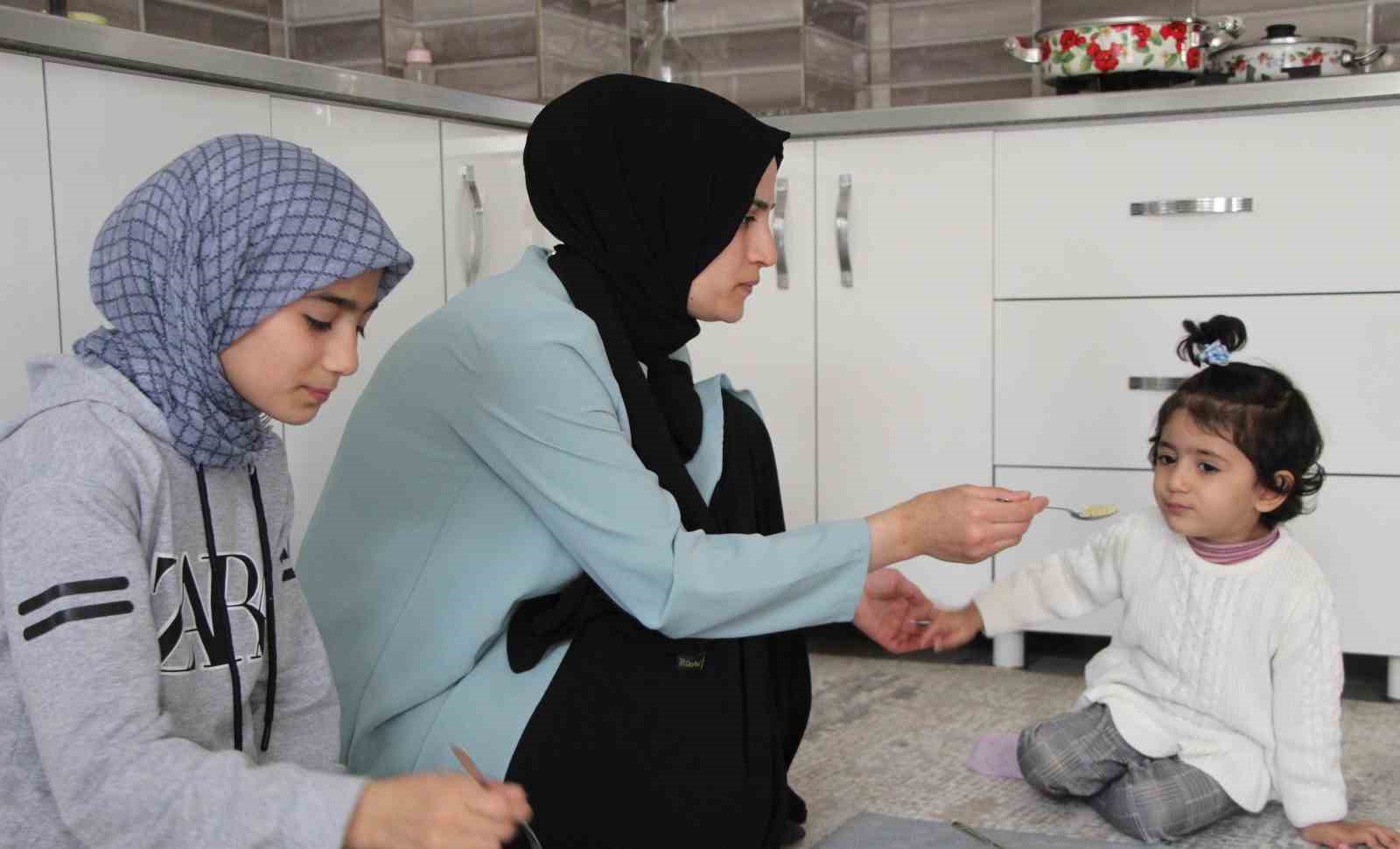 Gündüz evde anne, akşam vatan nöbetinde