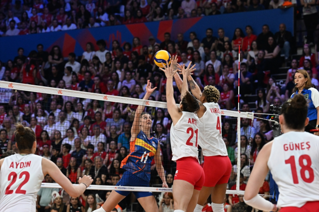 A Milli Kadın Voleybol Takımı, Milletler Ligi'nde Hollanda'yı 3-1 Yendi