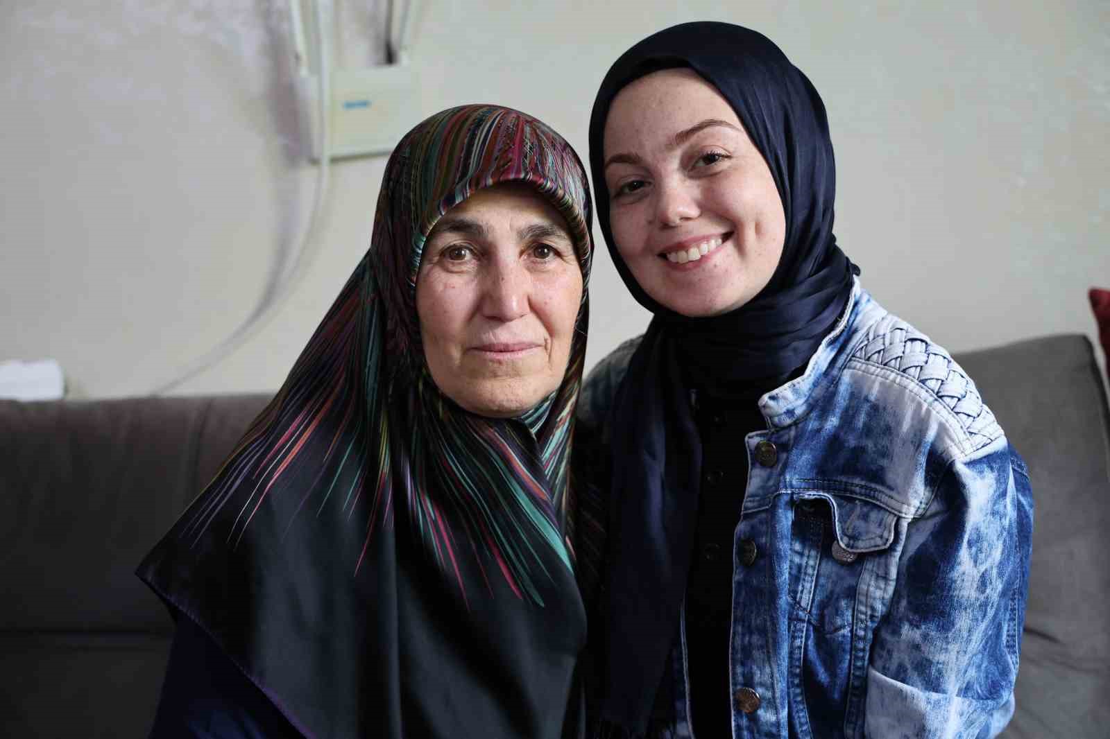 Fedakar anne, böbreğini vererek kızını yeniden hayata bağladı