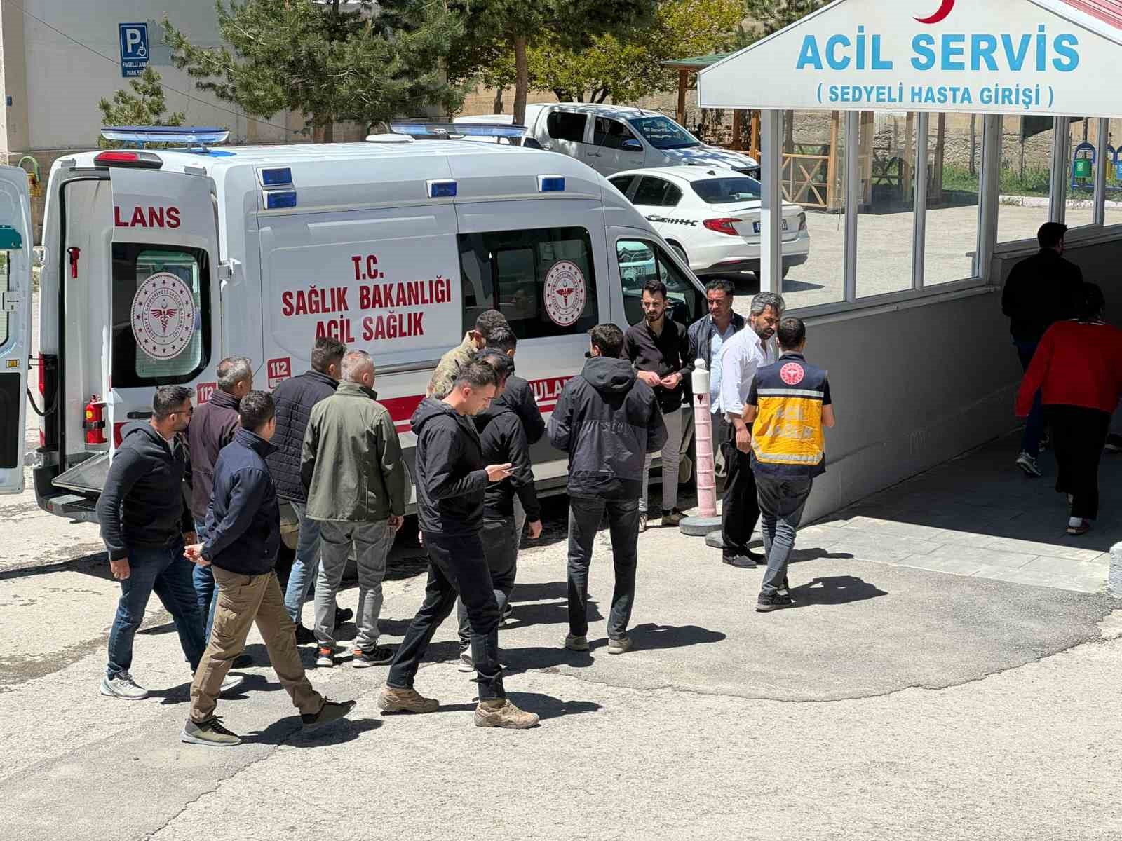 Başkale’de askeri araç kaza yaptı: 11 yaralı
