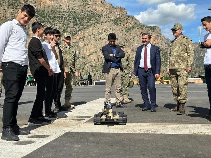 Hakkarili öğrencilere yerli ve milli savunma teknolojisi tanıtıldı