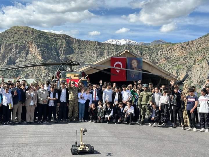 Hakkarili öğrencilere yerli ve milli savunma teknolojisi tanıtıldı