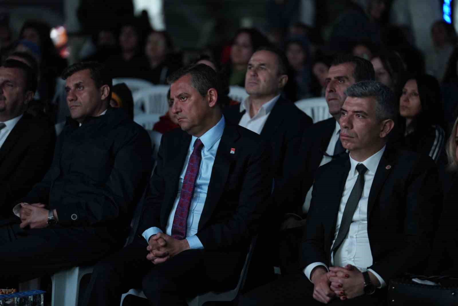 Soma belgeselinin gösteriminde duygu dolu anlar yaşandı