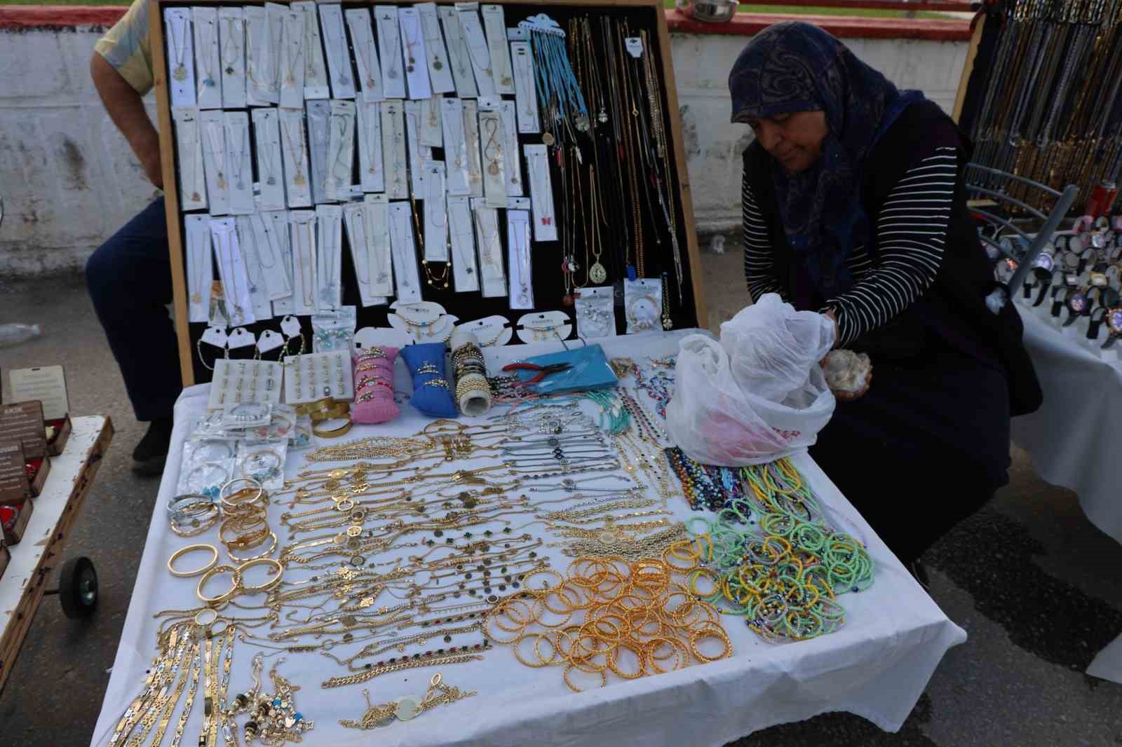Yükselen altın fiyatları işportacılara yaradı