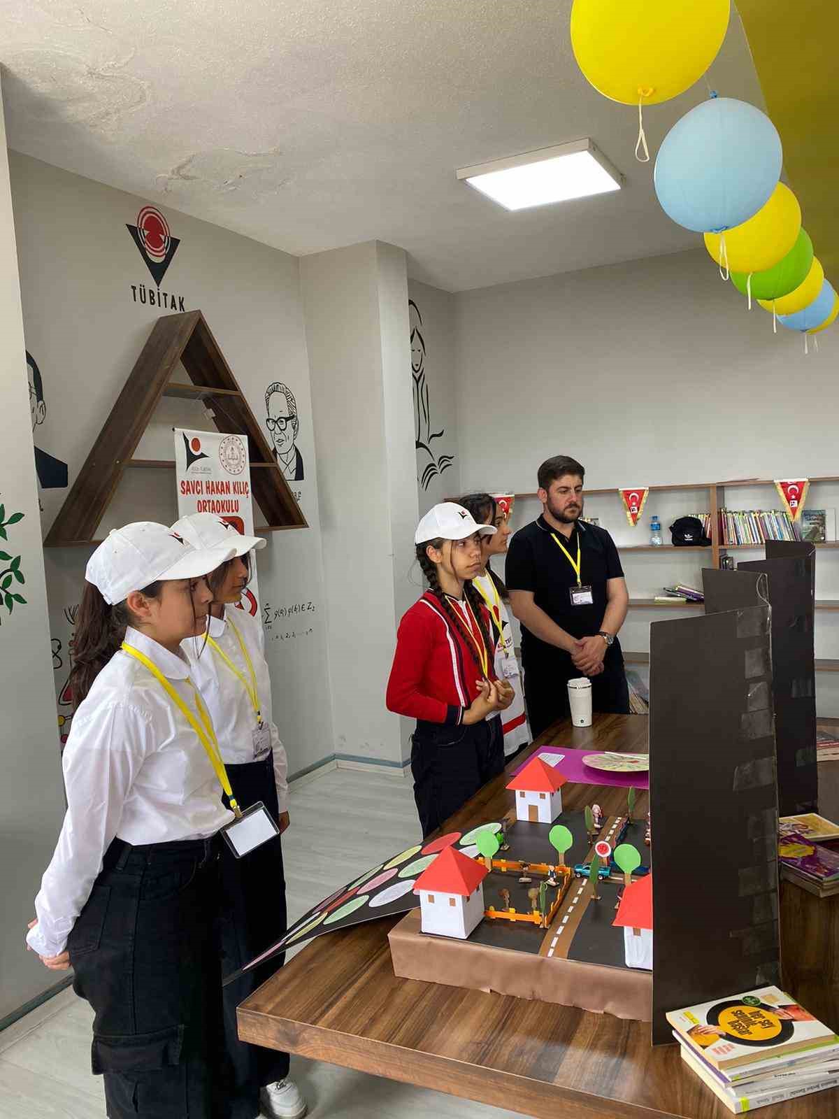 4006 Bilim Fuarı Ağrı’da bilim coşkusu yaşatıyor
