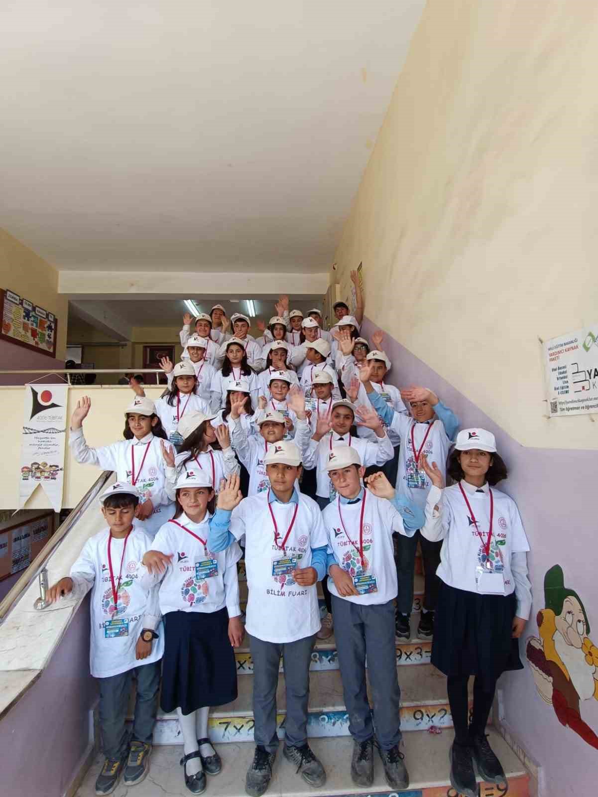 4006 Bilim Fuarı Ağrı’da bilim coşkusu yaşatıyor