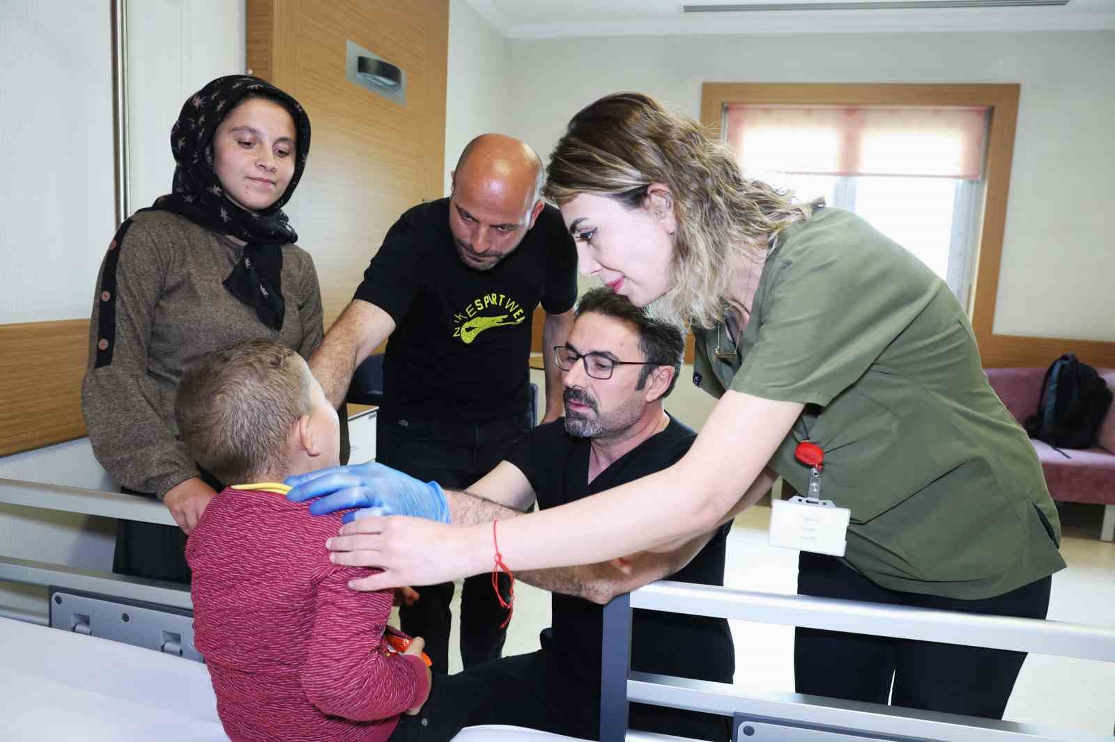 Sobanın üstündeki sıcak patatesi yiyen çocuk ölümden döndü