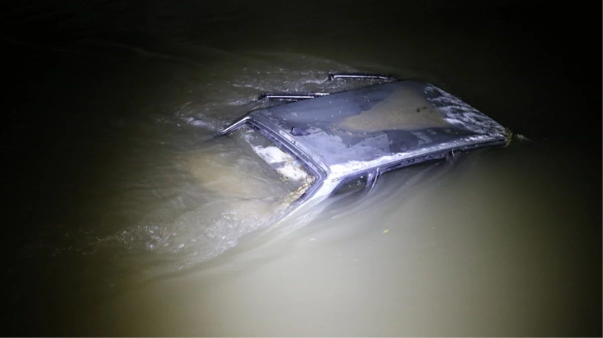 14 yaşındaki çocuğun kullandığı araç sulama kanalına düştü! 