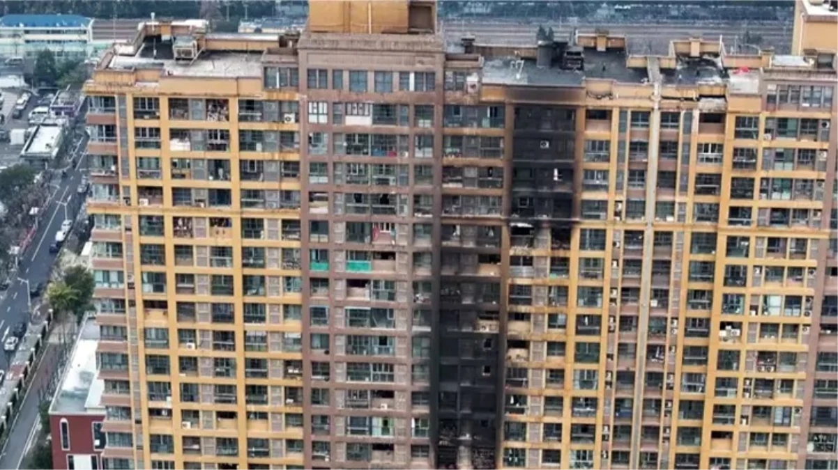 Çin'de bir gökdelende çıkan yangında 15 kişi hayatını kaybetti