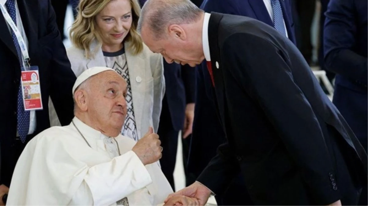 Cumhurba?kan? Erdo?an, G7 Zirvesi'nde Papa Franciscus sohbet etti