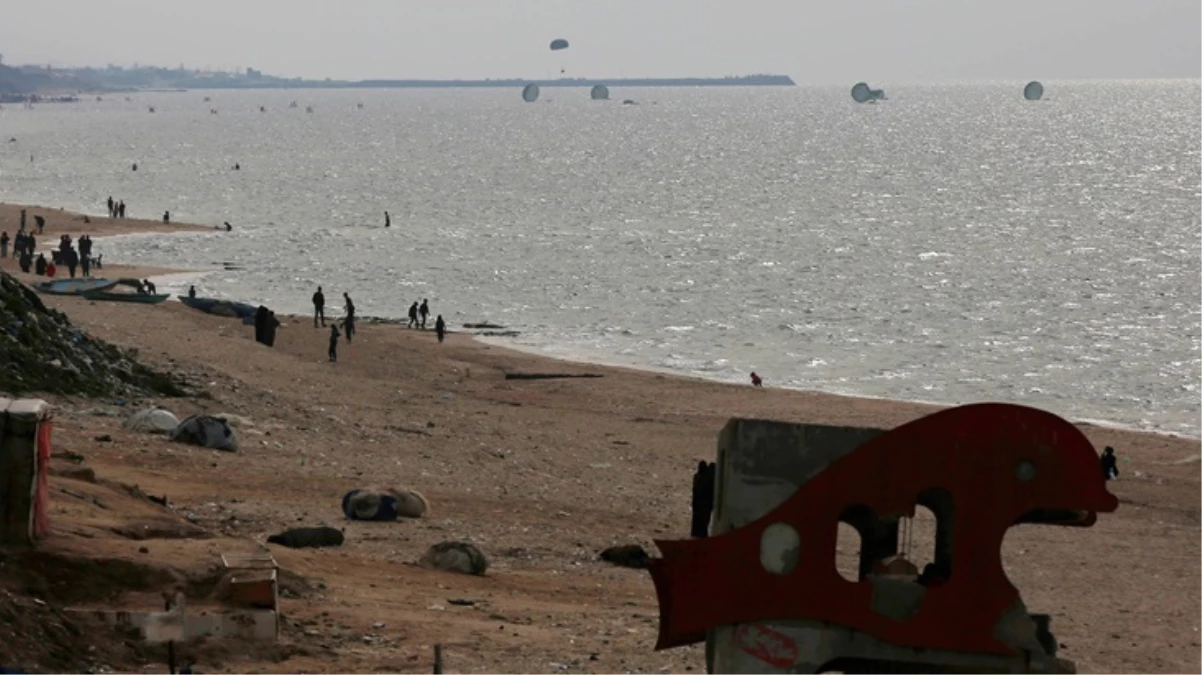 Ürdün'ün Gazze'ye indirdiği yardımlar denize düştü