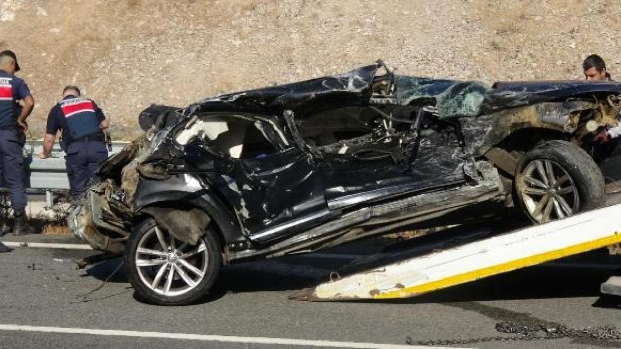 Balıkesir’de 3 otomobilin karıştığı kaza: 2 ölü, 7 yaralı