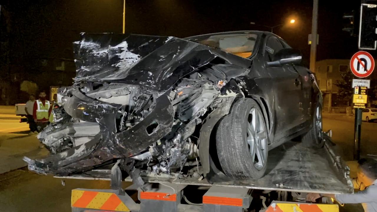 Bursa’da iki araç birbirine girdi: Yaralılar var!