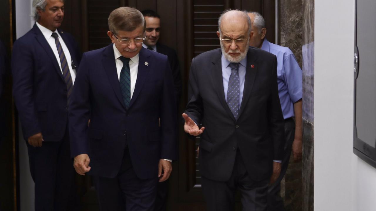 Davutoğlu’ndan Karamollaoğlu’na ziyaret