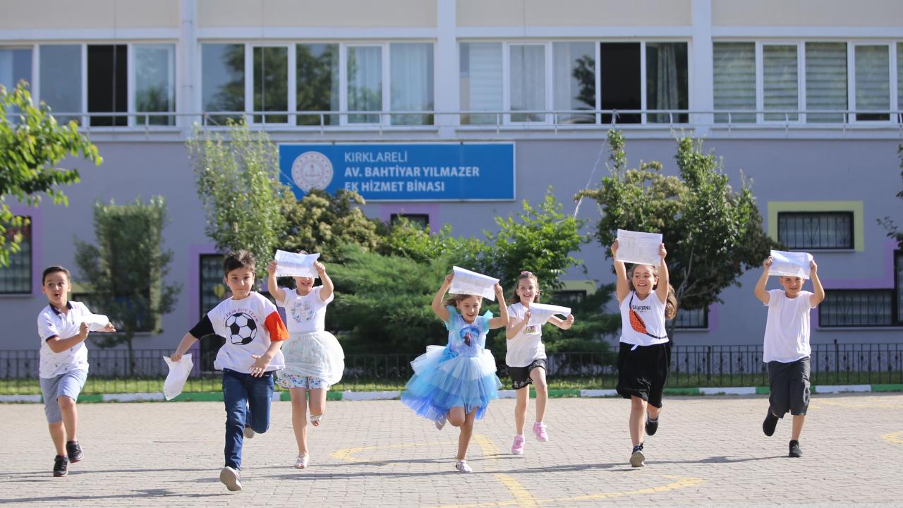 19 milyon öğrenci bugün karne alacak!