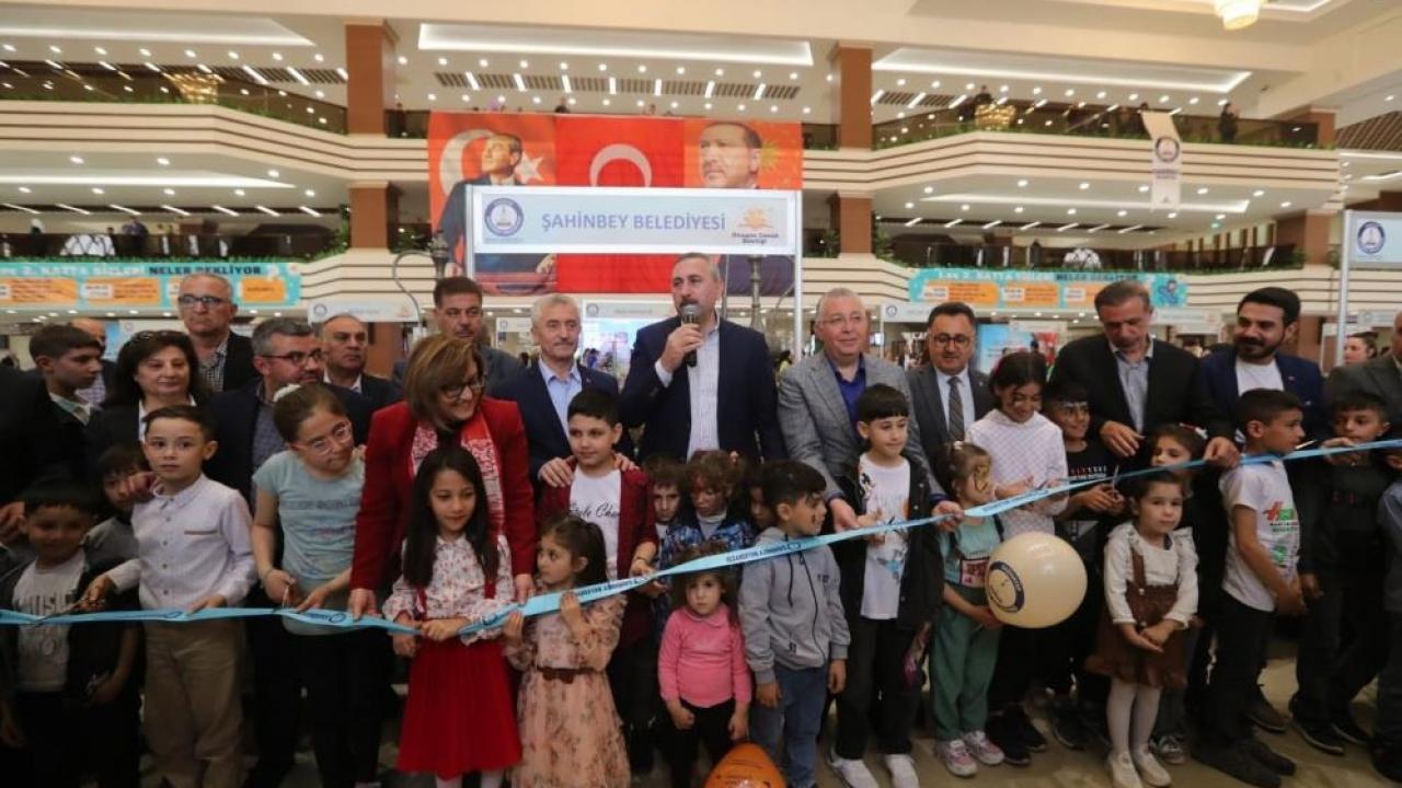 ‘Bi Dünya Kitap Bi Dünya Eğlence’ fuarı başladı