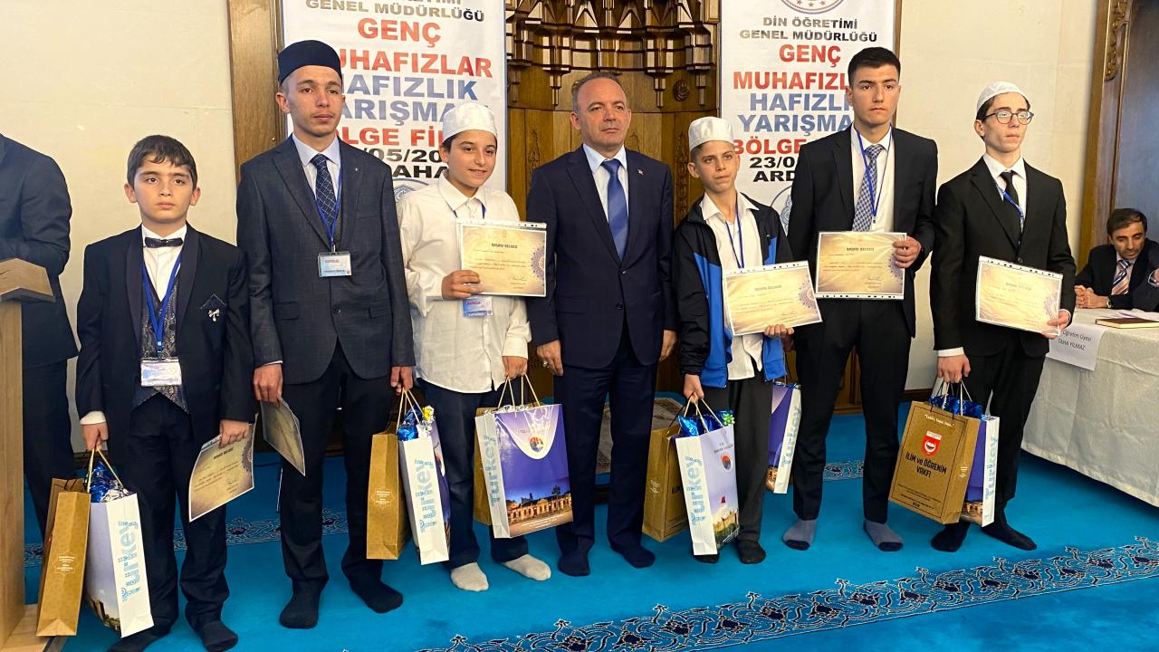 ‘Genç Muhafızlar Hafızlık Yarışması Bölge Finali’nde 12 ilden 19 hafız yarıştı