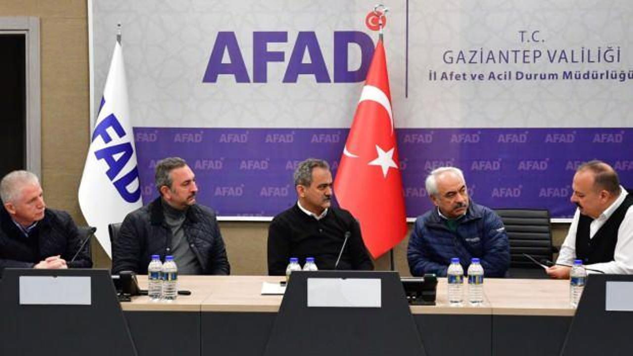 Bakan Mahmut Özer, Gaziantep’te yetkililerden bilgi aldı