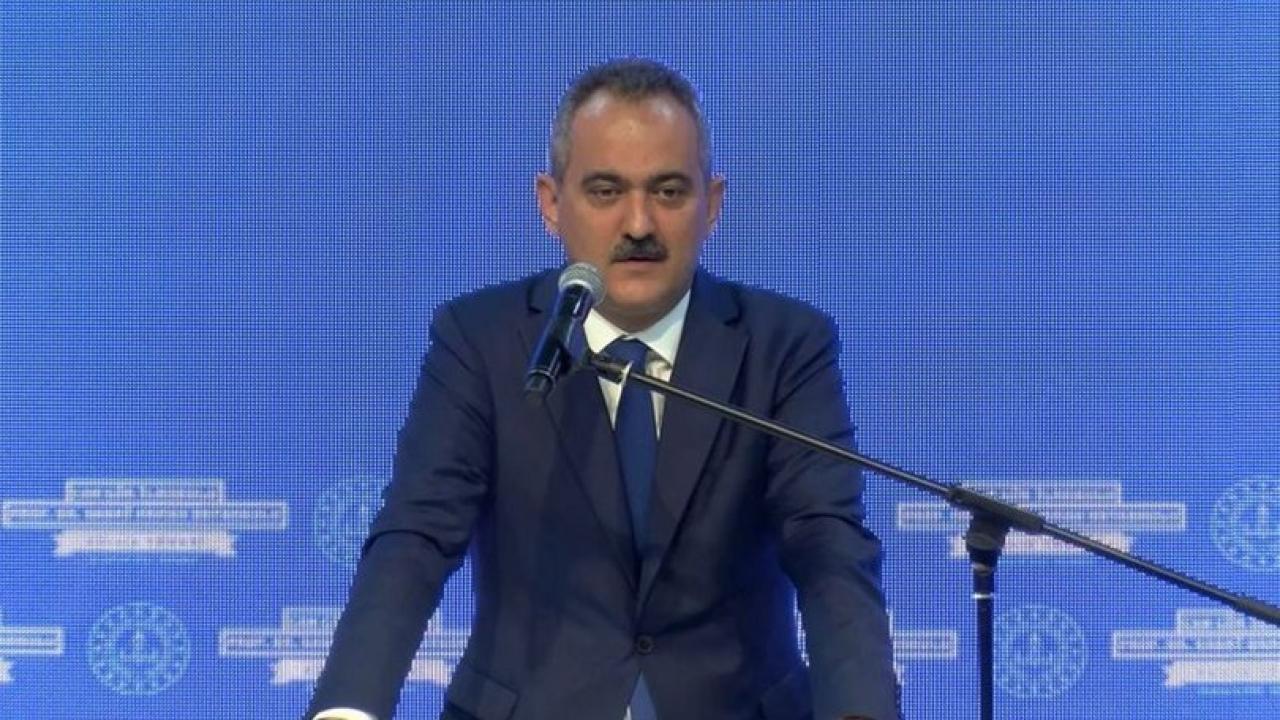 Bakan Özer: Dersliklerin yüzde 90’ı etkileşimli tahta ile buluşacak
