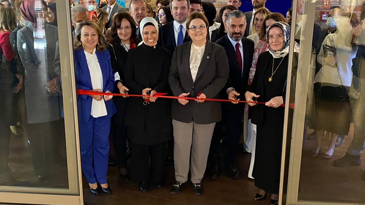 Bakan Yanık, ‘Gözümden Gönlümden’ resim sergisini açtı