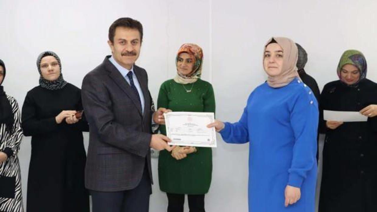 Emine Erdoğan başlatmıştı, ‘Aile Okulu Projesi’nde ilk belgeler verildi