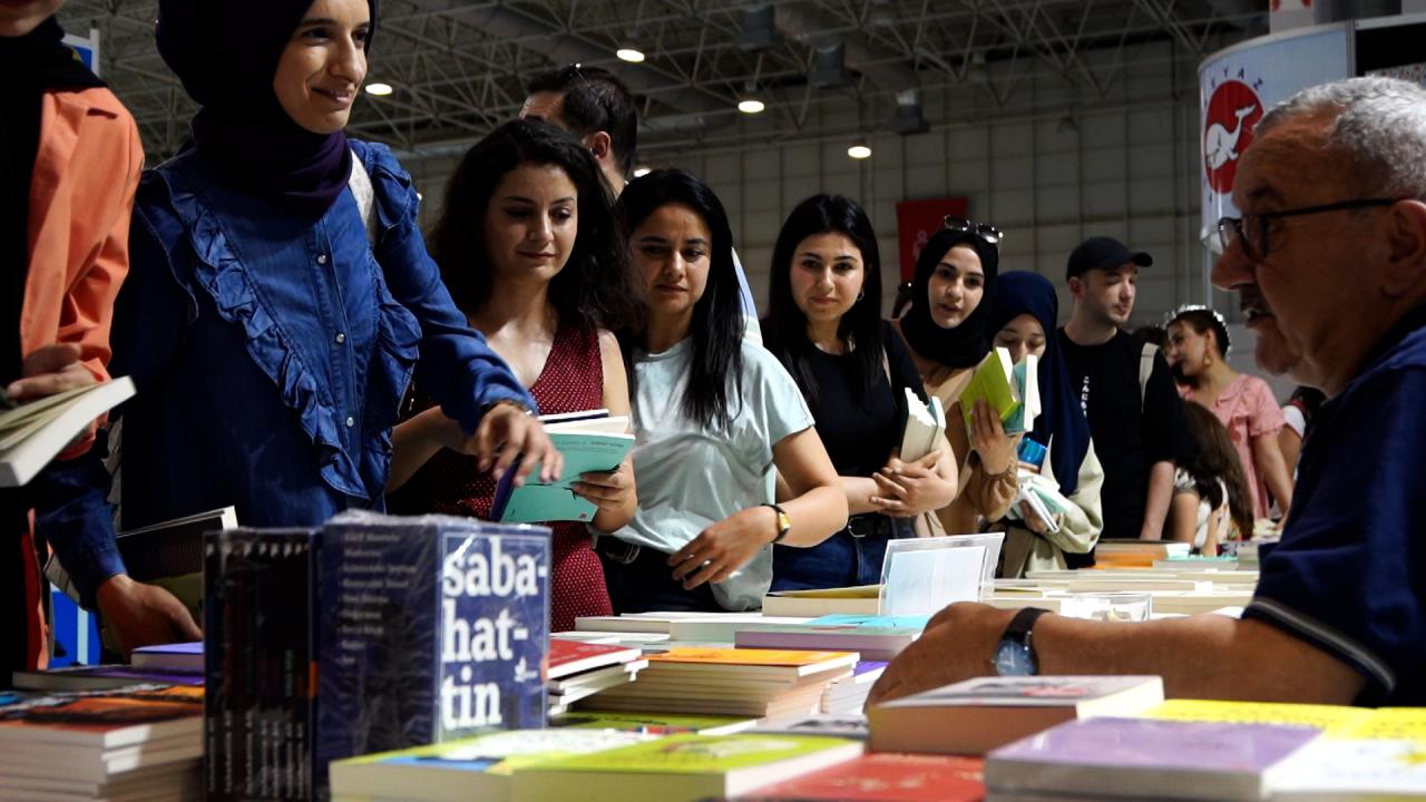Gaziantep Kitap Fuarı ziyaretçilerinden tam not aldı