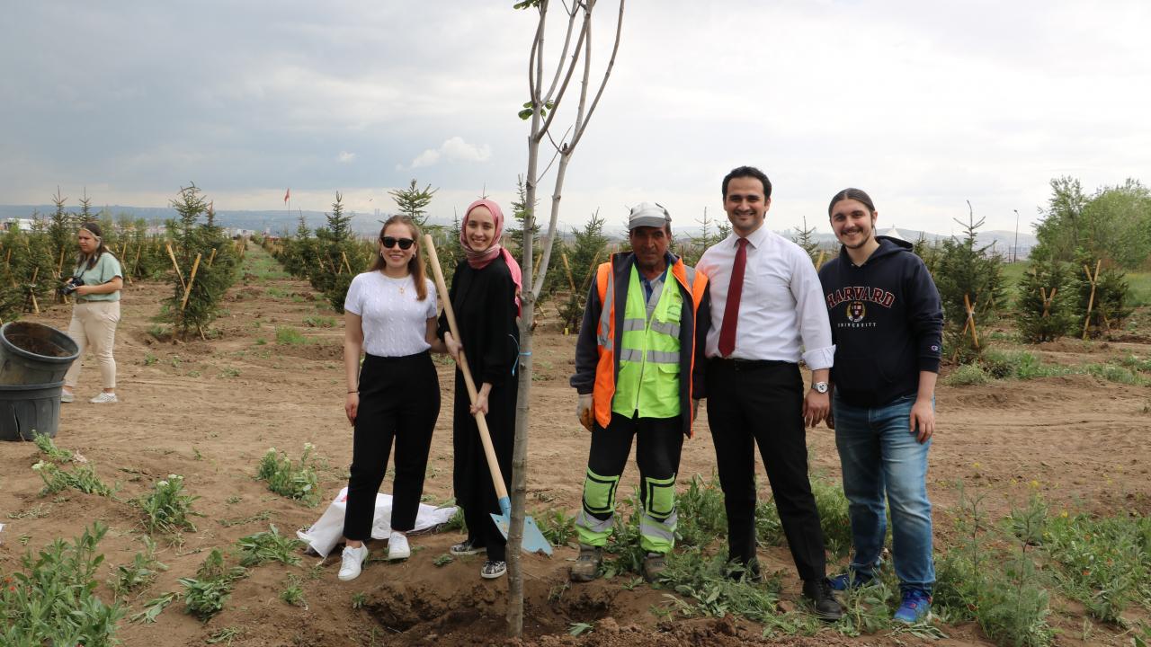 Gençlerden “19 Mayıs-1919 Fidan” projesi: Kendi harçlıkları ile finanse ettiler