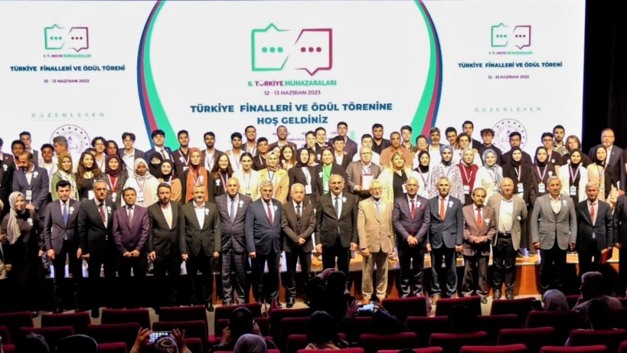 11 Farklı Dilde Gerçekleştirilen 6. Türkiye Münazaraları Finali İstanbul’da Yapıldı
