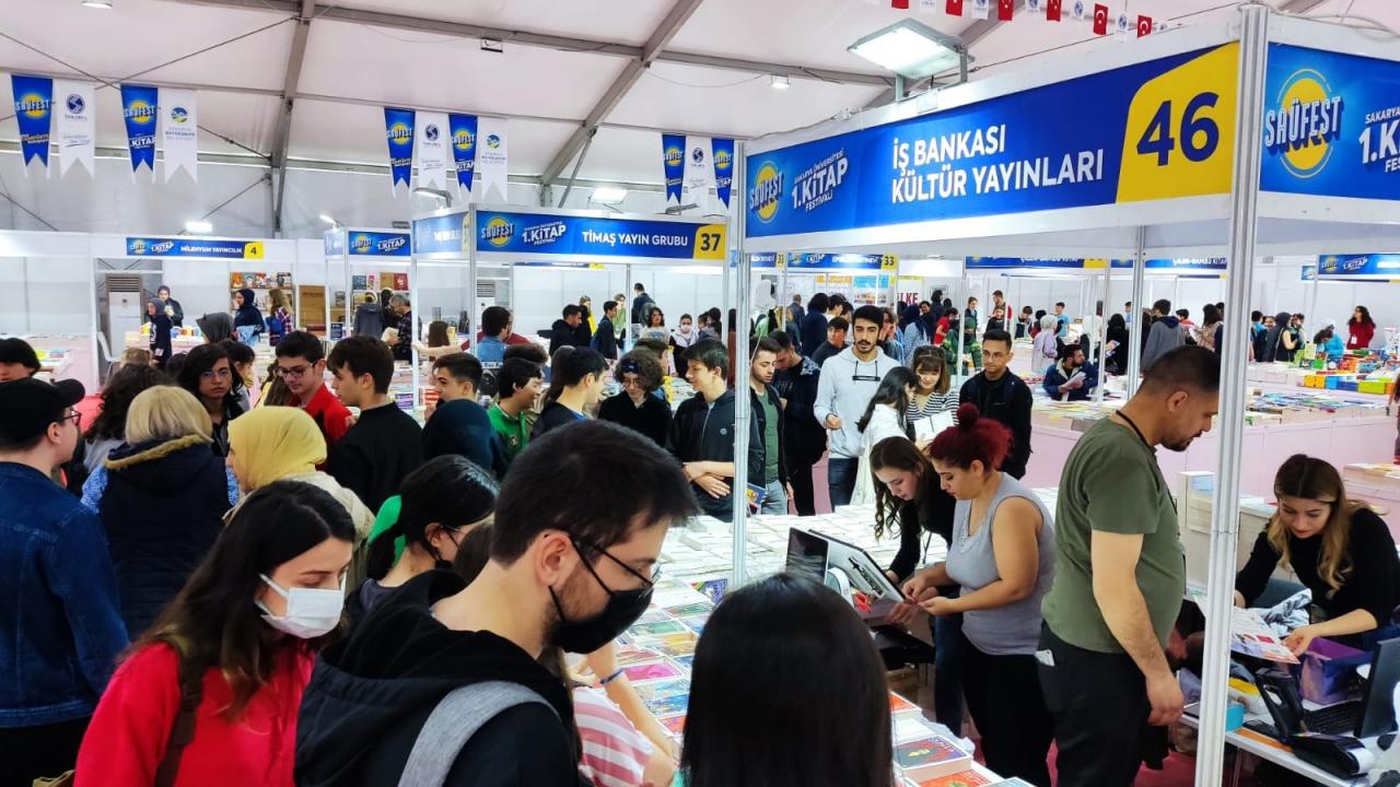 Usta kalemler konuk oldu, ‘KitapFest’e ziyaretçi akını!