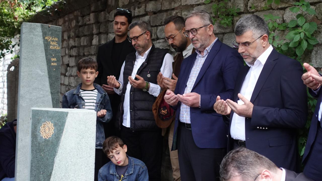 Mevlana İdris kabri başında anıldı