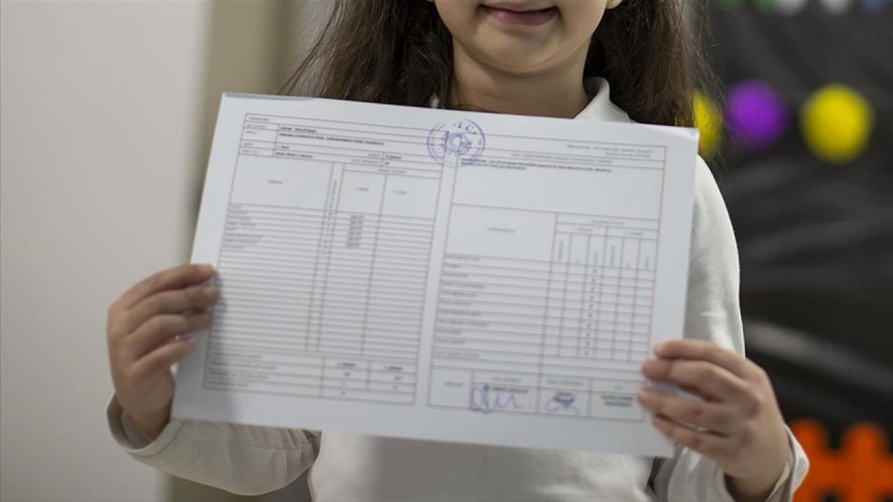 Okullarda yarın karne zili çalacak