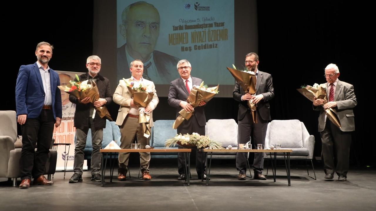 Tarihi romanlaştıran yazar Esenler’de anıldı