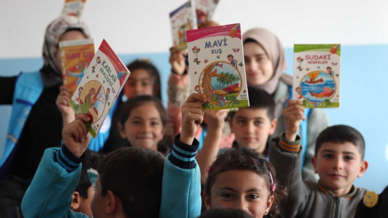 TDV’den Hediyem Kitap Olsun kampanyasıyla 81 ilde 200 kütüphaneye destek